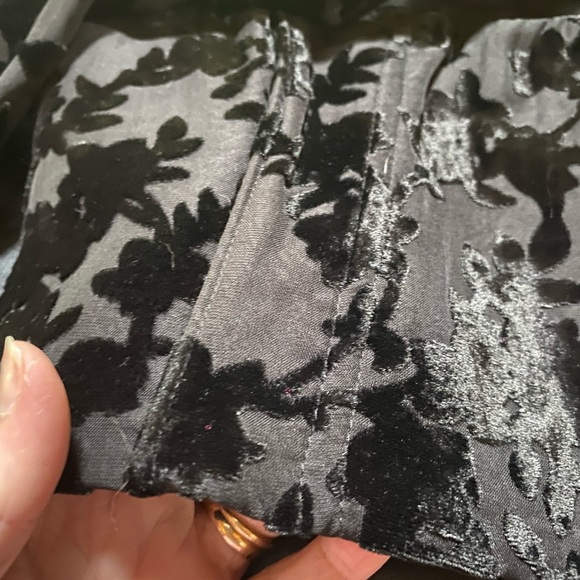 🔥SHOWPO ARISA TOP - VELVET BURNOUT LONG SLEEVE TOP🔥 NWOT - Picture 9 of 16